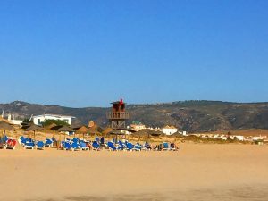 Sonnenschirmverleih am Strand von Zahara de los Atunes